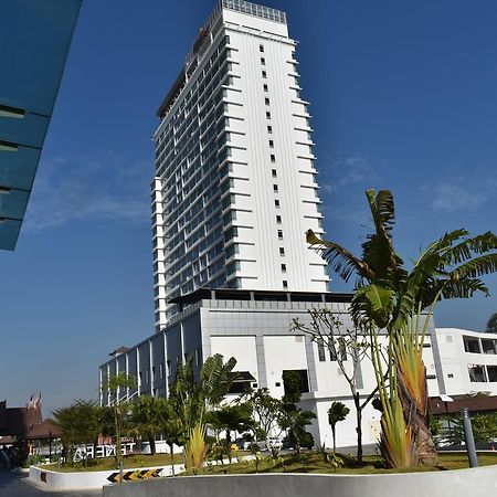Tenera Hotel Bangi Eksteriør billede The hotel in 2015