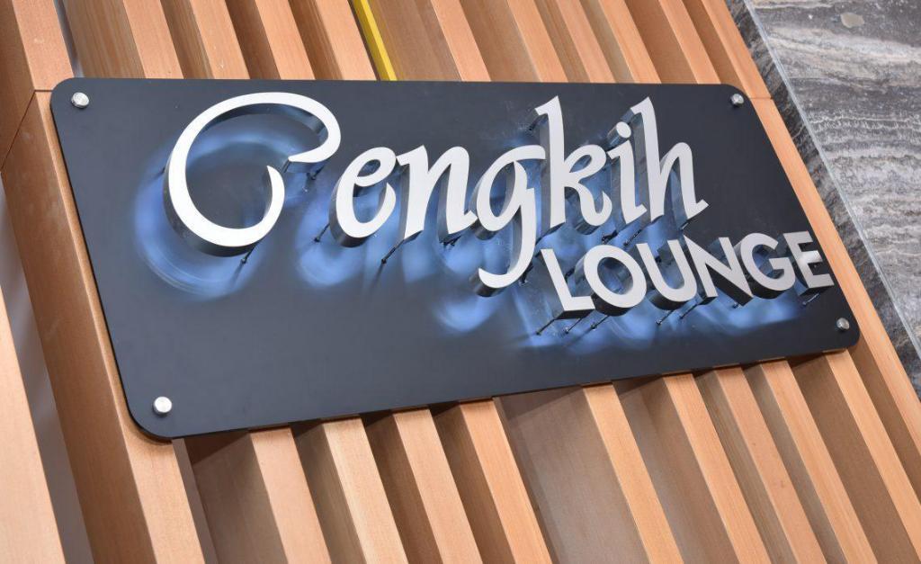 Tenera Hotel Bangi Eksteriør billede Penguin Lounge