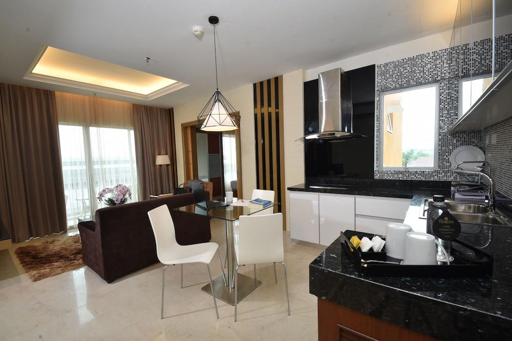 Tenera Hotel Bangi Eksteriør billede A 3D rendering of a kitchen and dining room