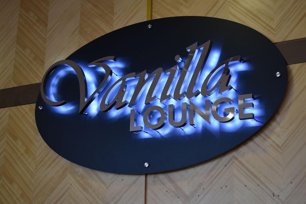 Tenera Hotel Bangi Eksteriør billede Vanilla Lounge logo