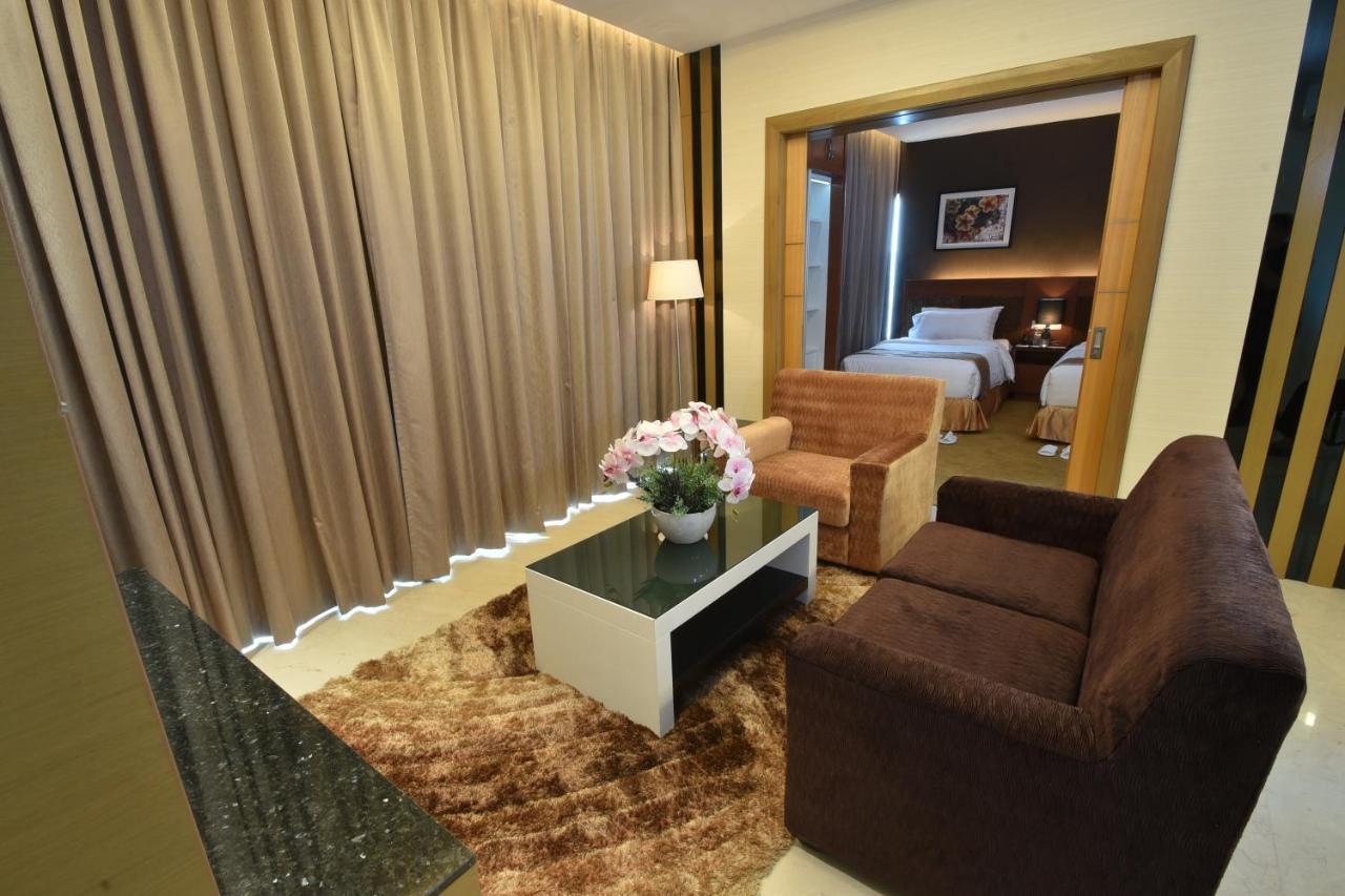 Tenera Hotel Bangi Eksteriør billede Suite room